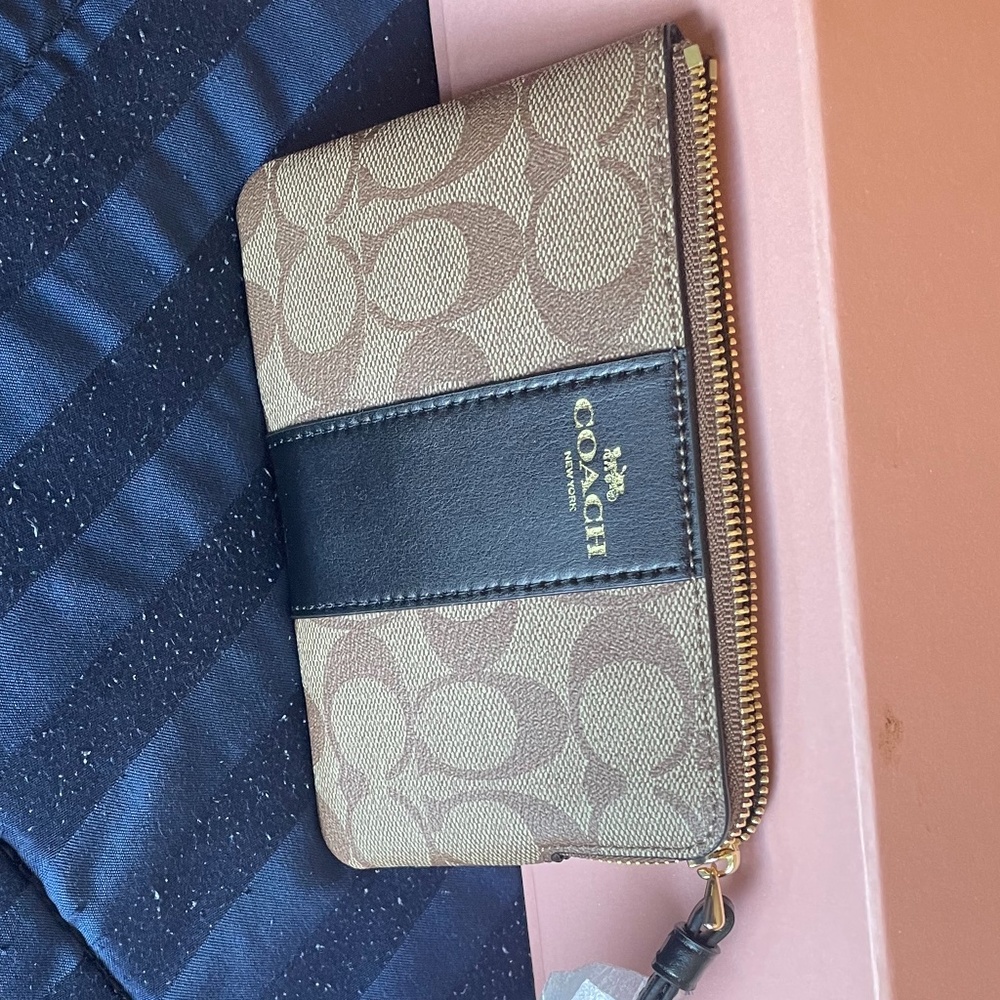 Authentic Coach Wristlet